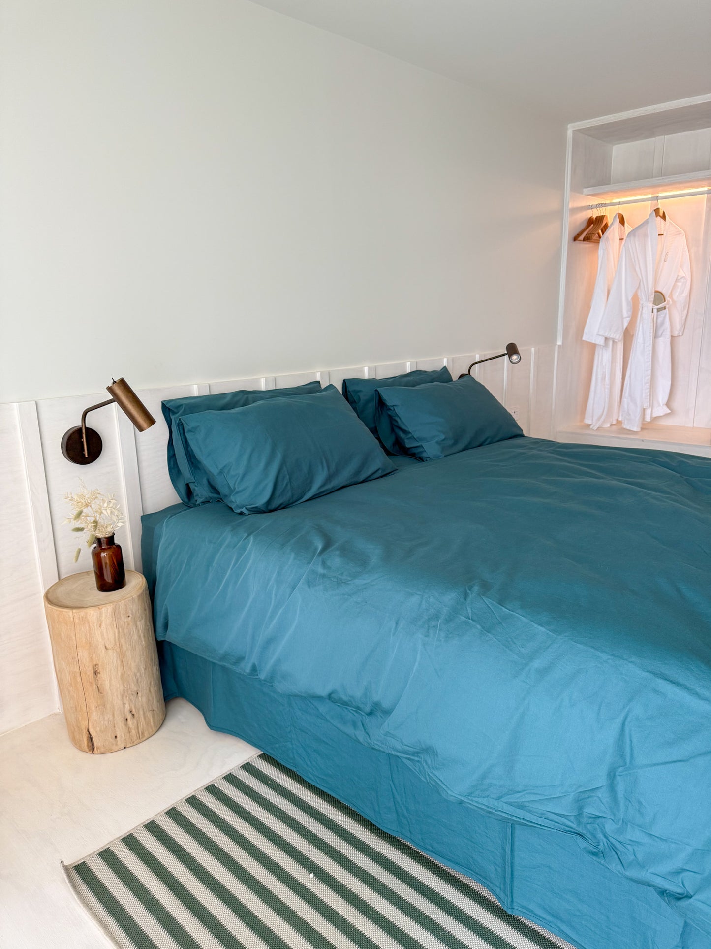 Transformative teal sheet set