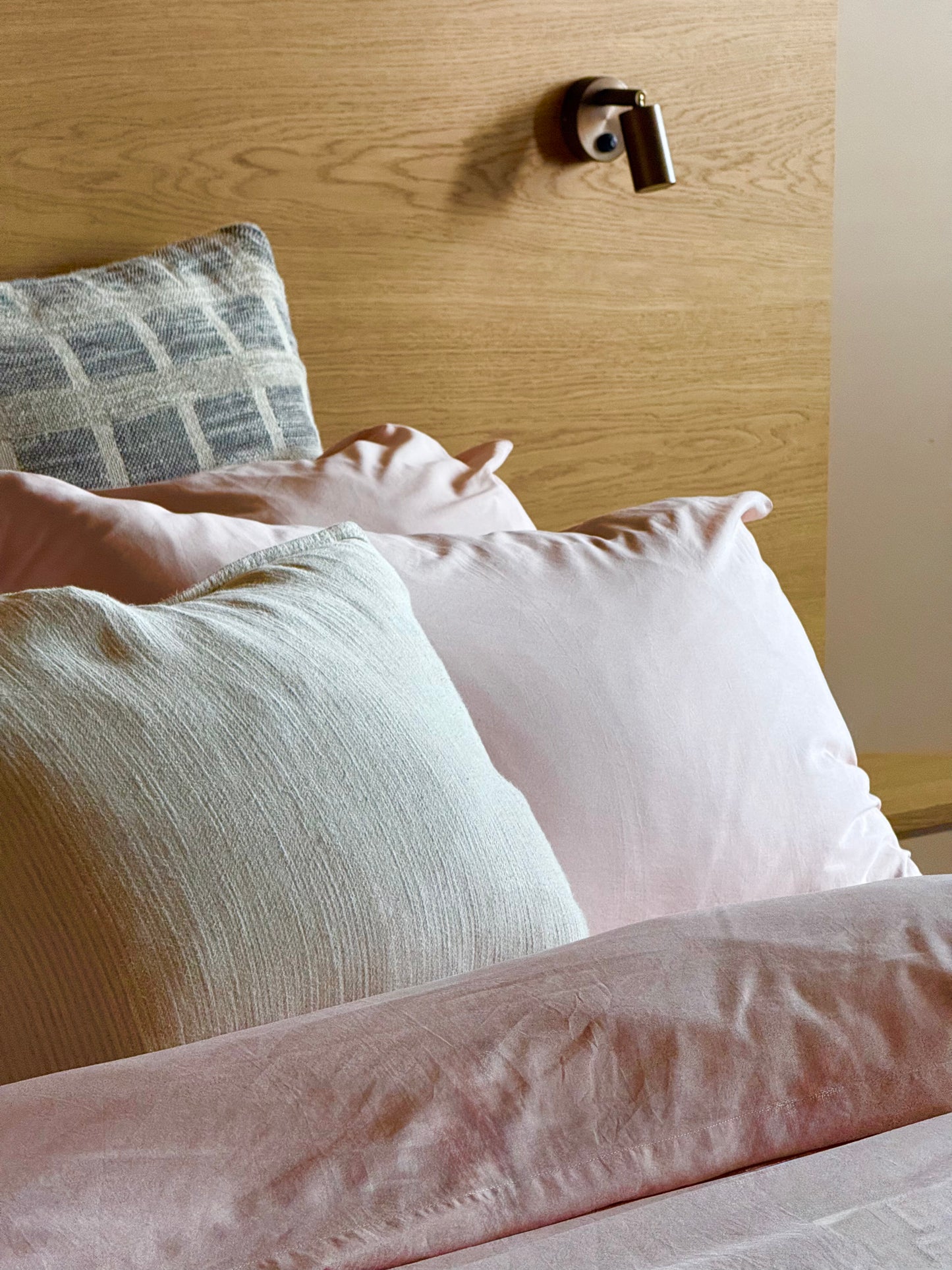 Transcendent pink bed set