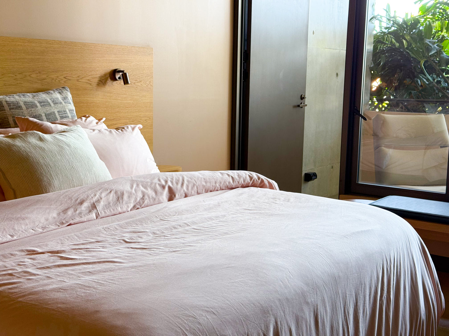 Transcendent pink sheet set