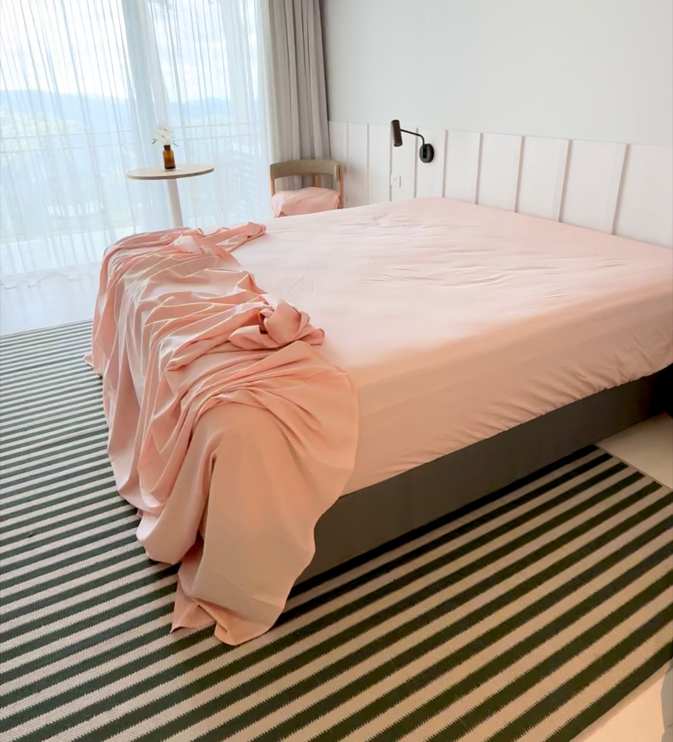 Transcendent pink sheet set
